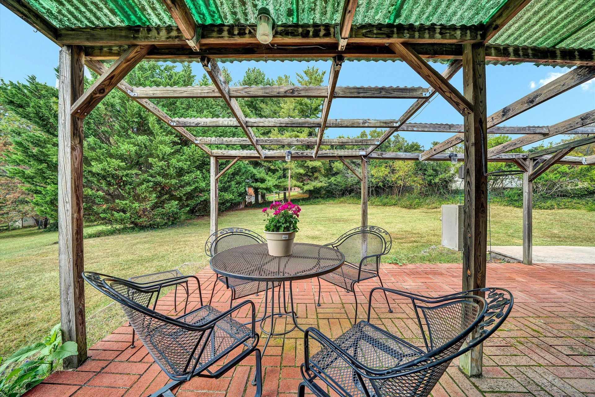142 Elwood ST - Photo 37
