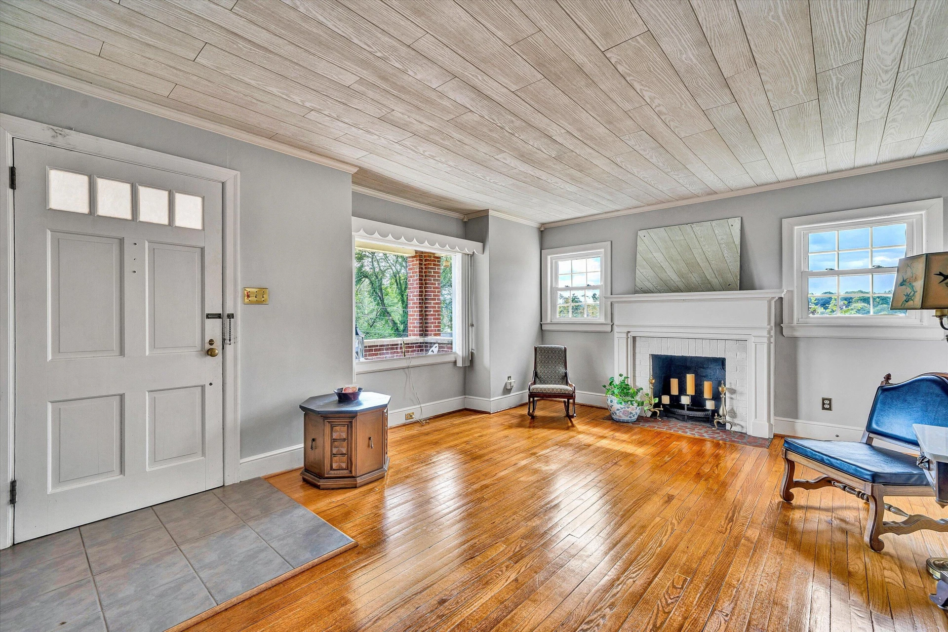 142 Elwood ST - Photo 5