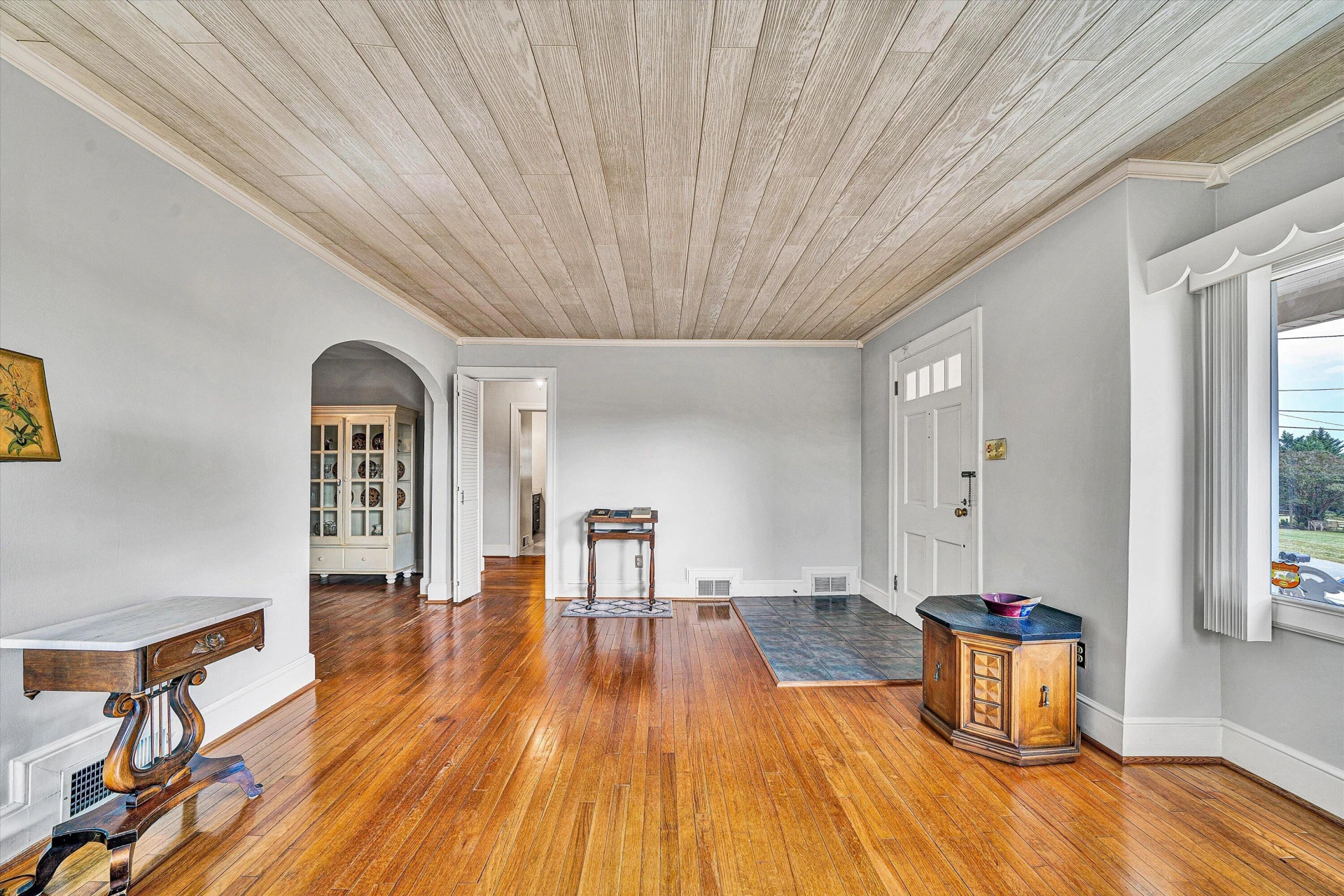 142 Elwood ST - Photo 6