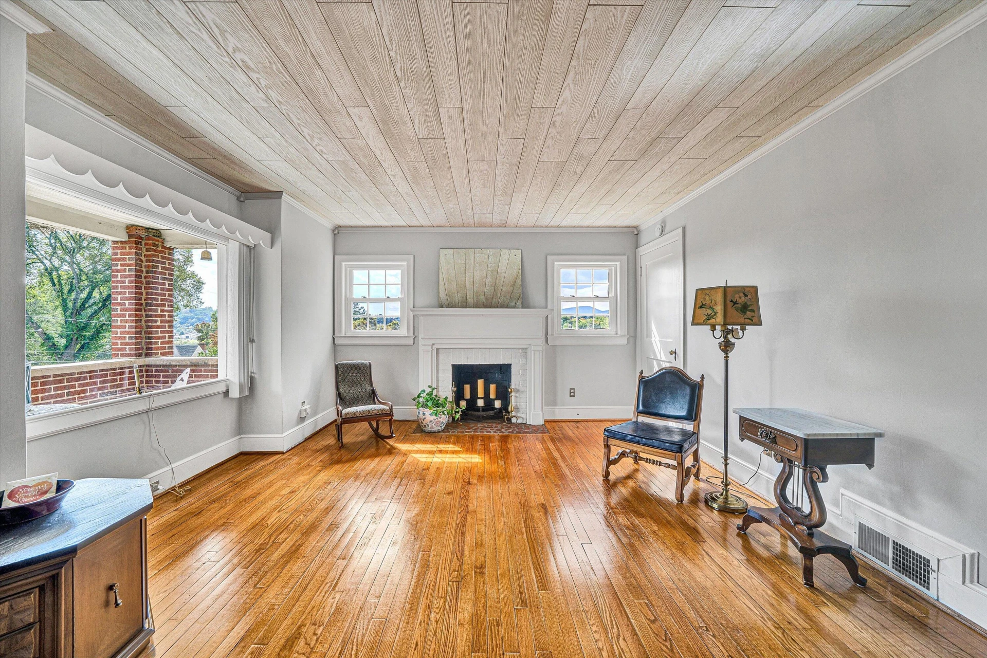 142 Elwood ST - Photo 7
