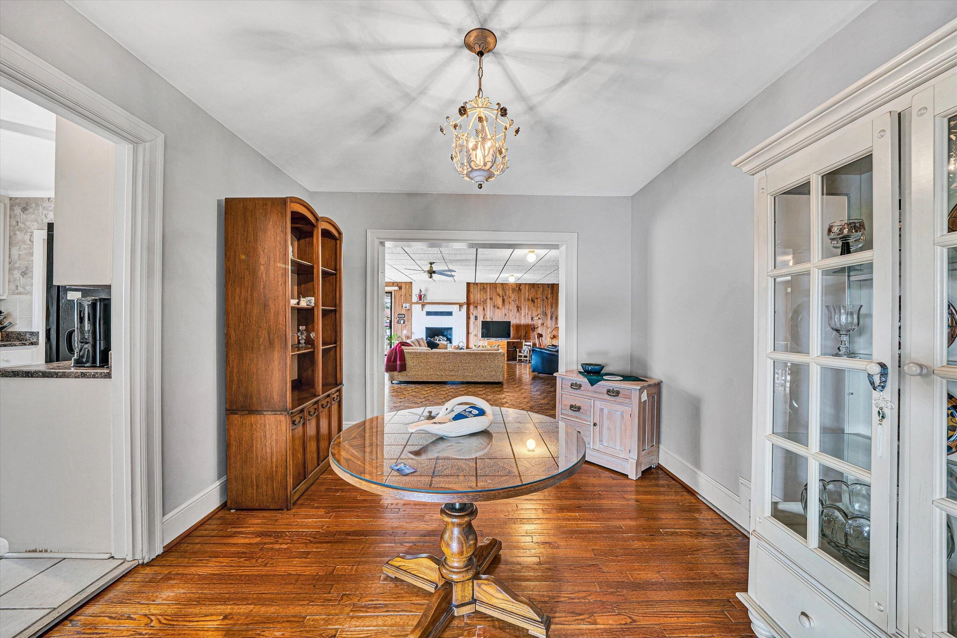 142 Elwood ST - Photo 9