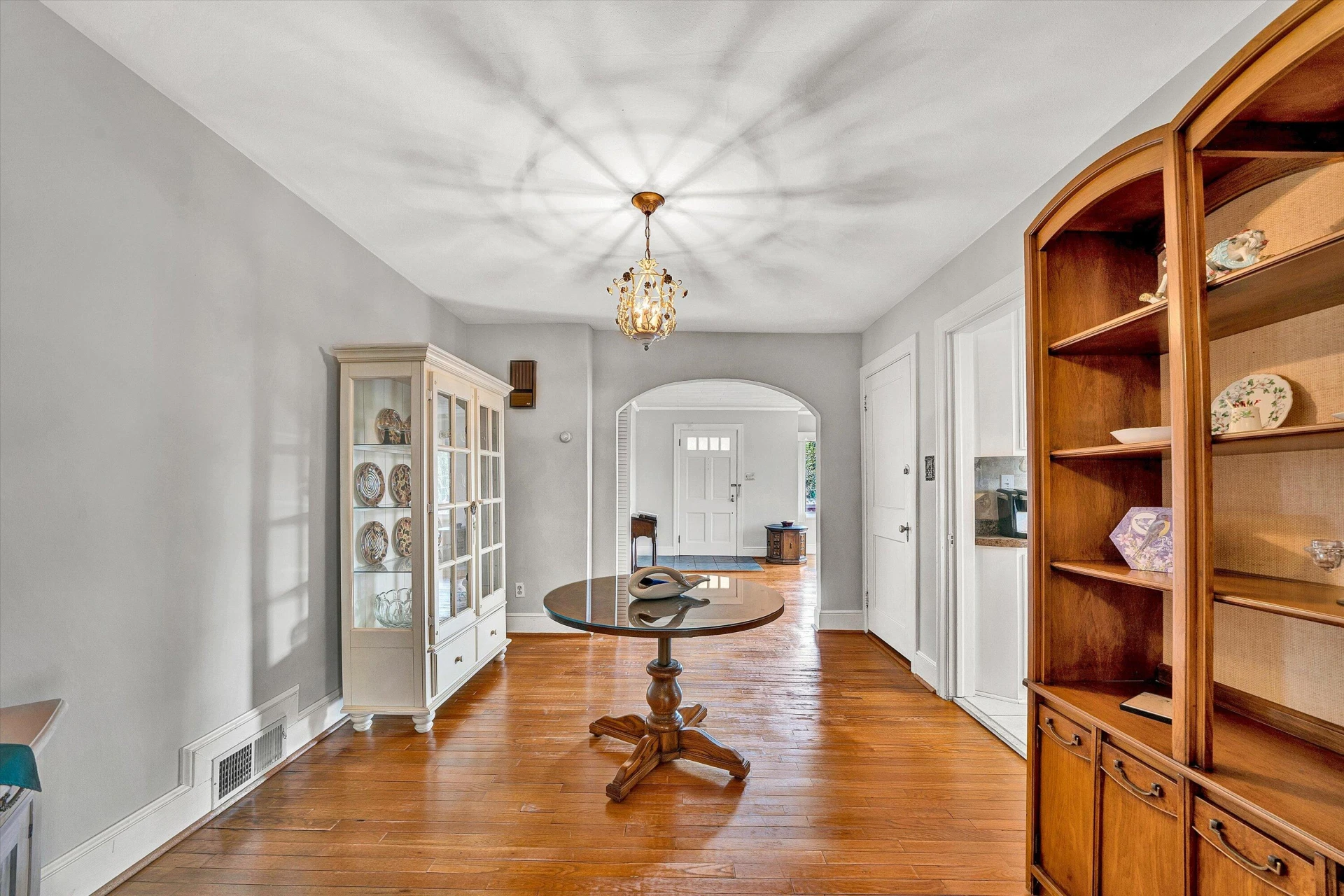 142 Elwood ST - Photo 10