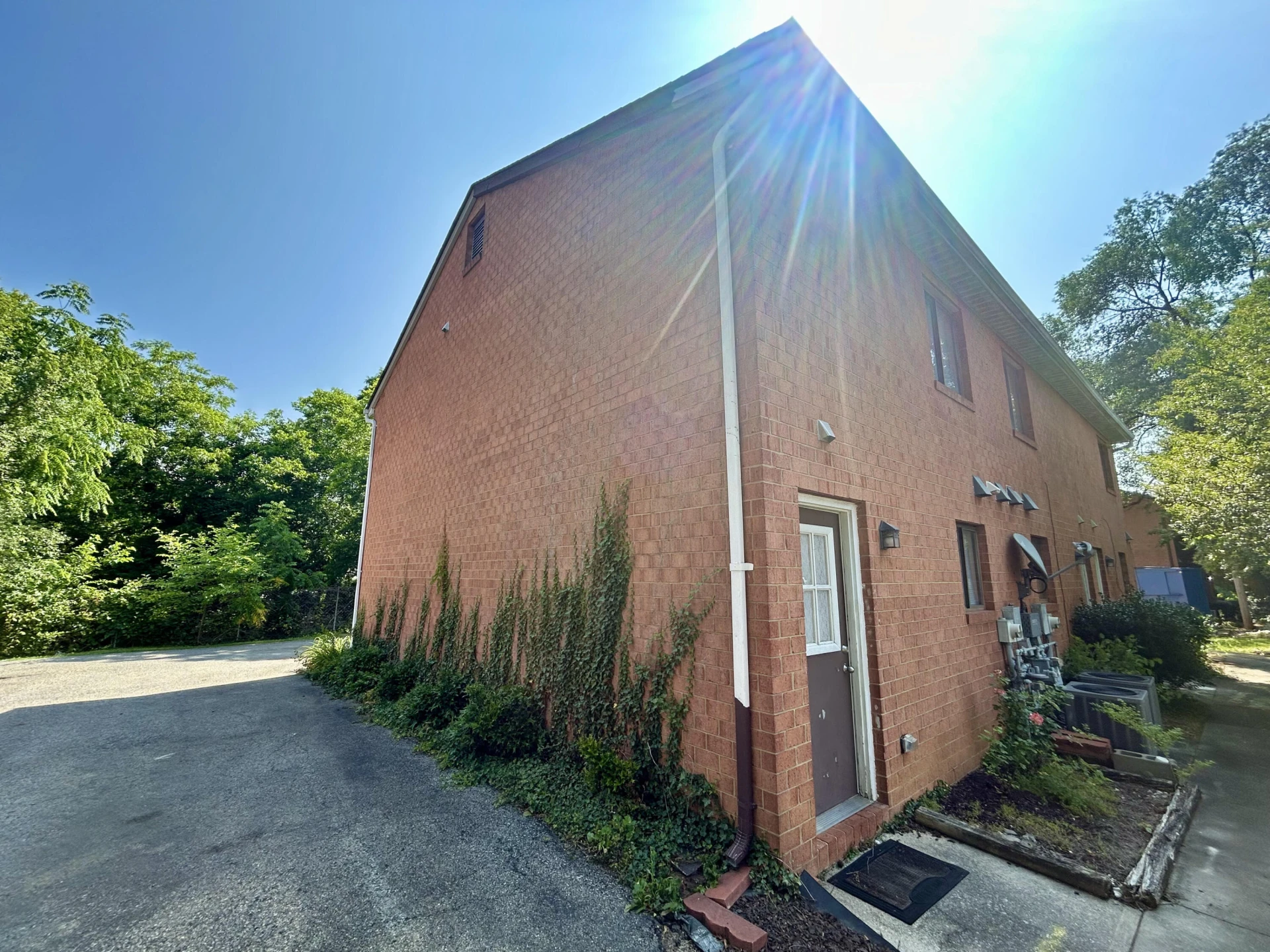 106 Lee AVE NE - Photo 16