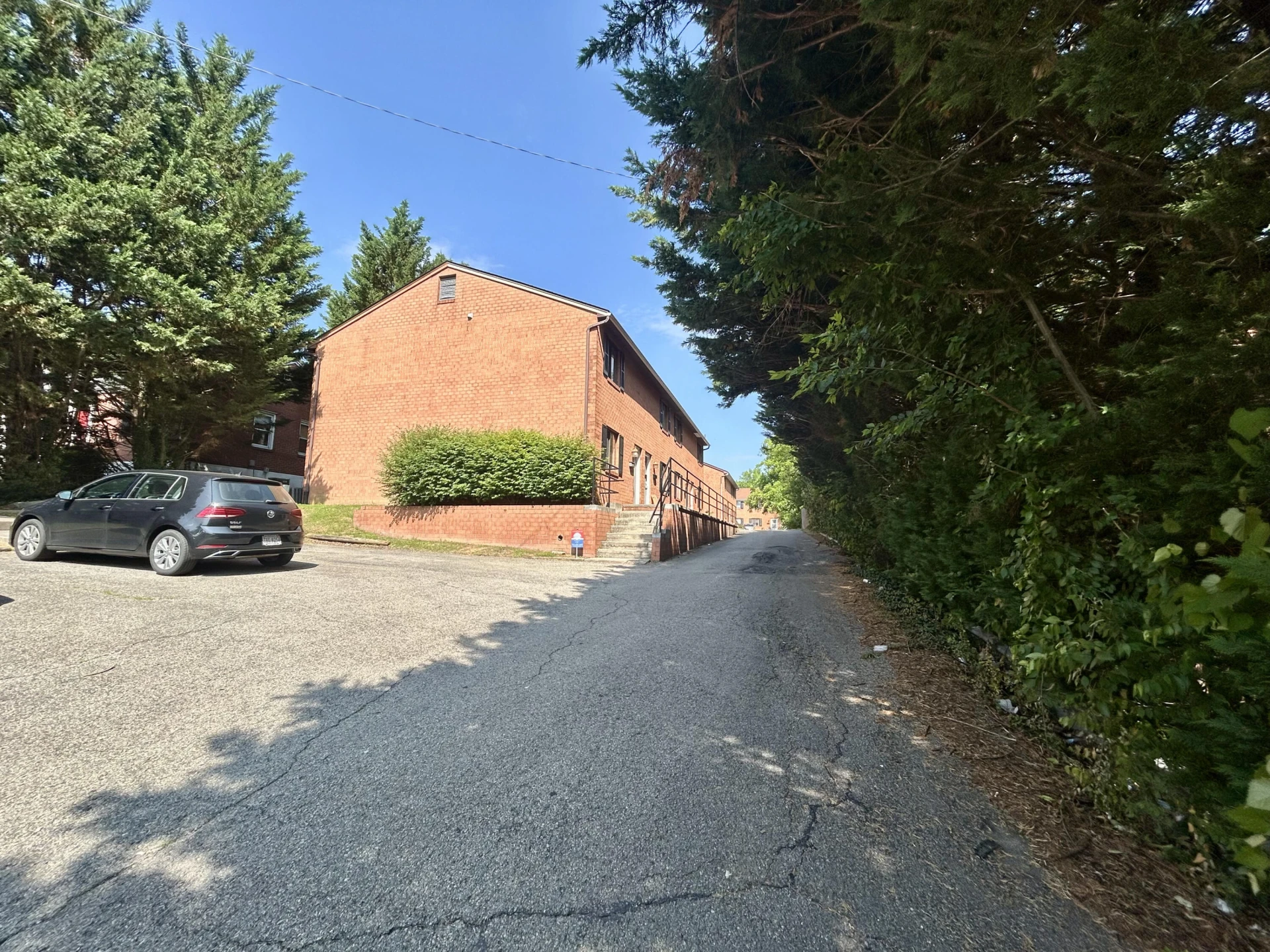 106 Lee AVE NE - Photo 2