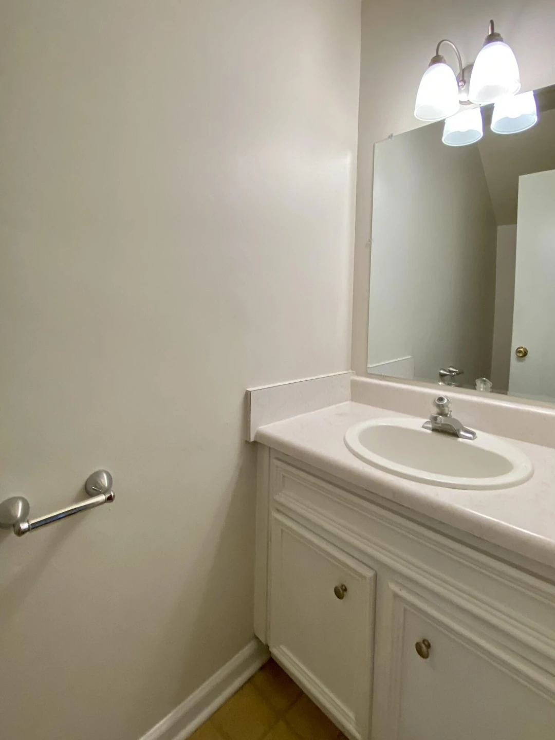 106 Lee AVE NE - Photo 23