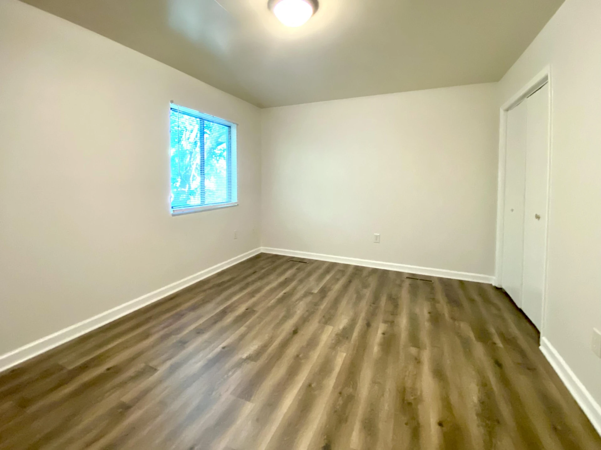 106 Lee AVE NE - Photo 24