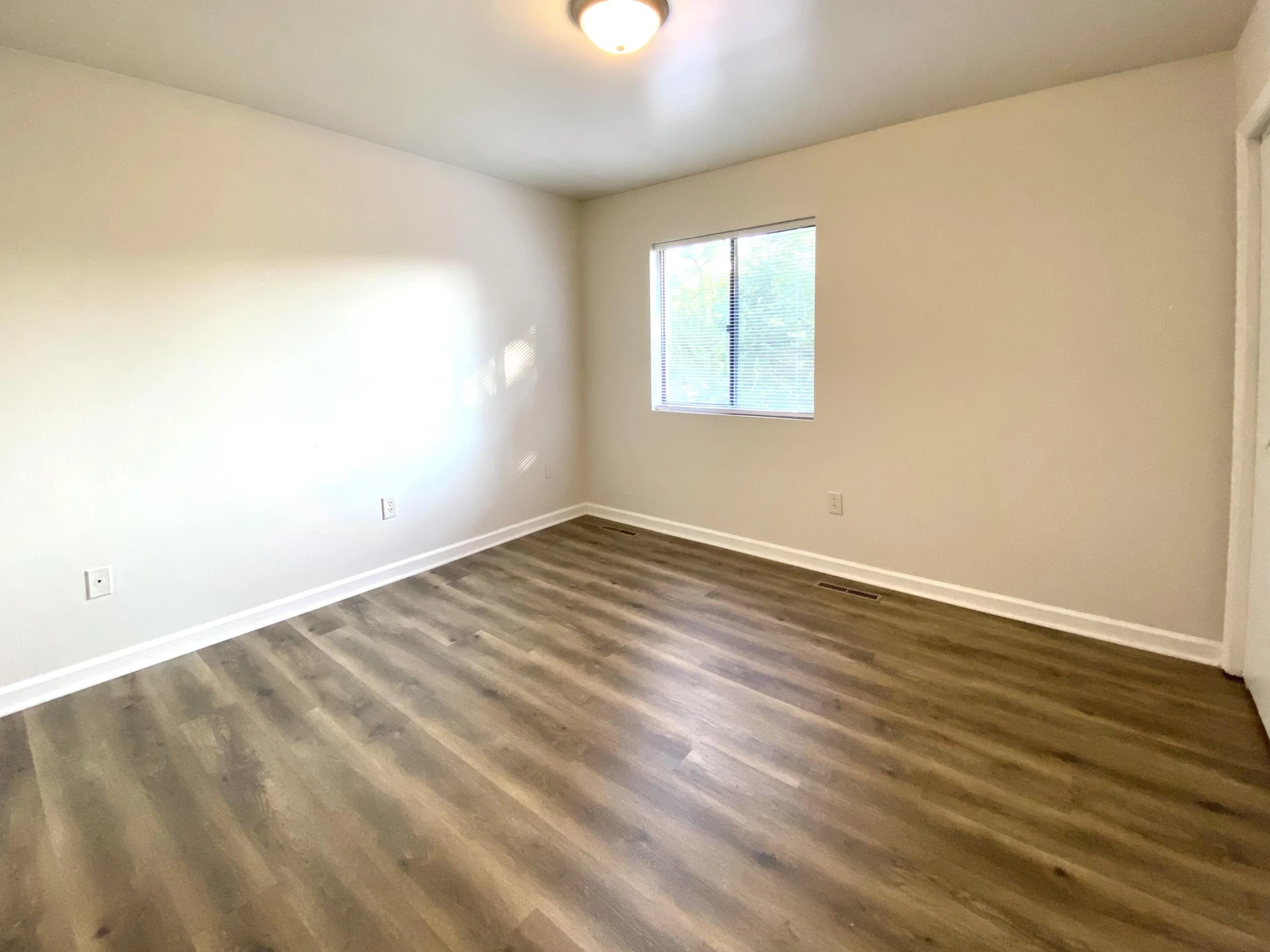 106 Lee AVE NE - Photo 25