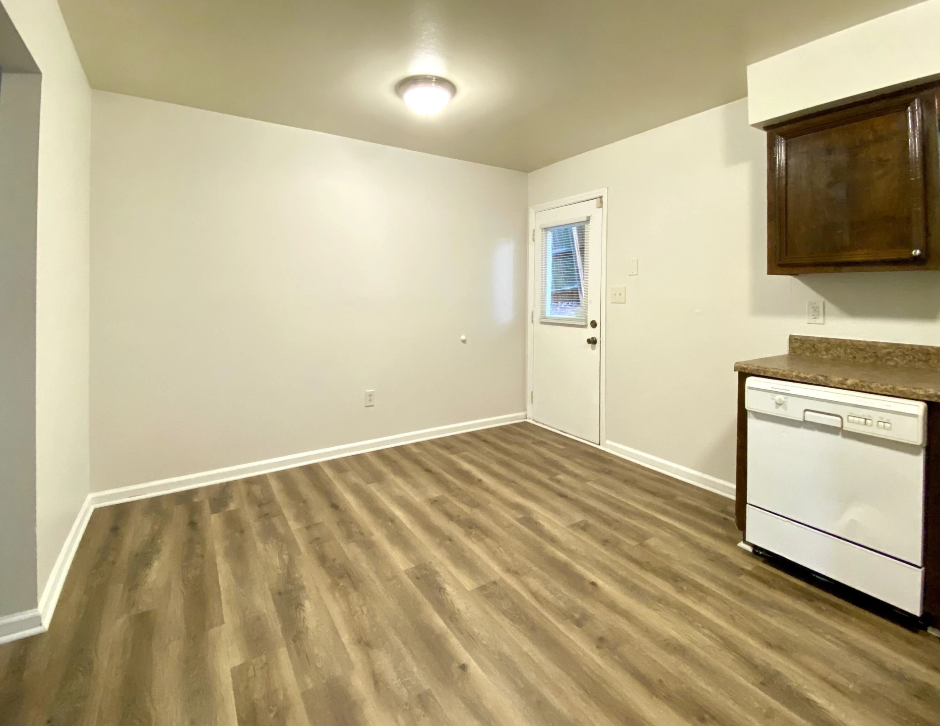 106 Lee AVE NE - Photo 27