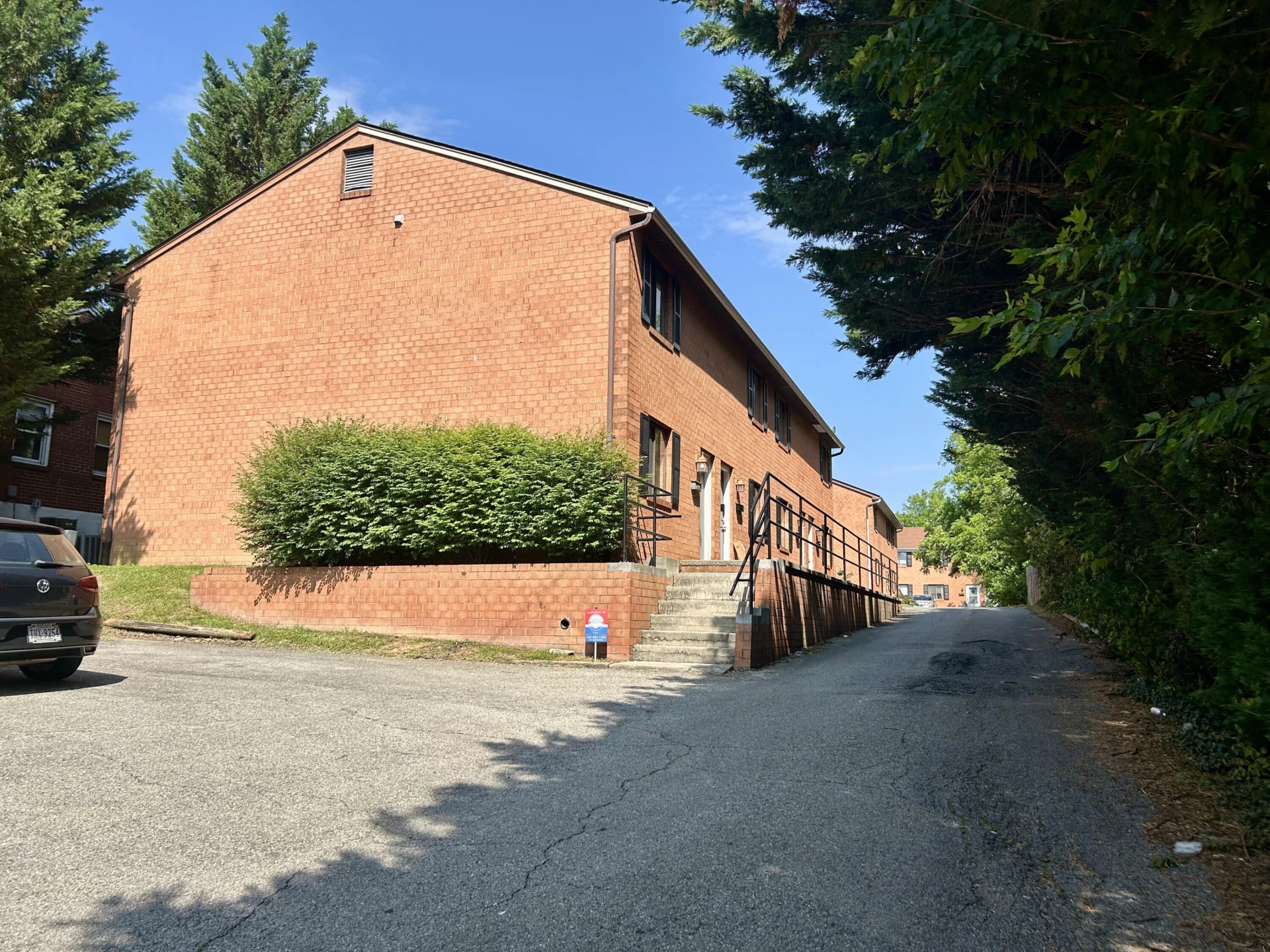 106 Lee AVE NE - Photo 3