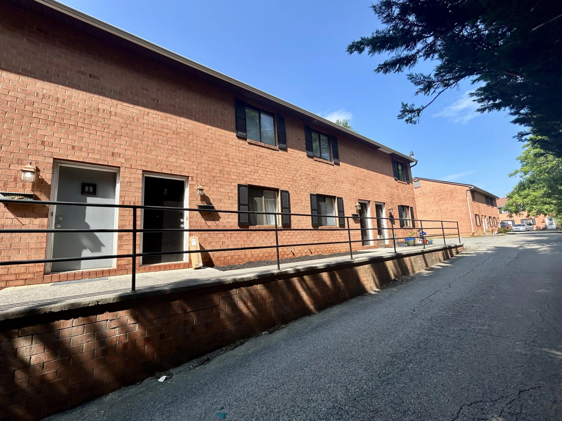 106 Lee AVE NE - Photo 4