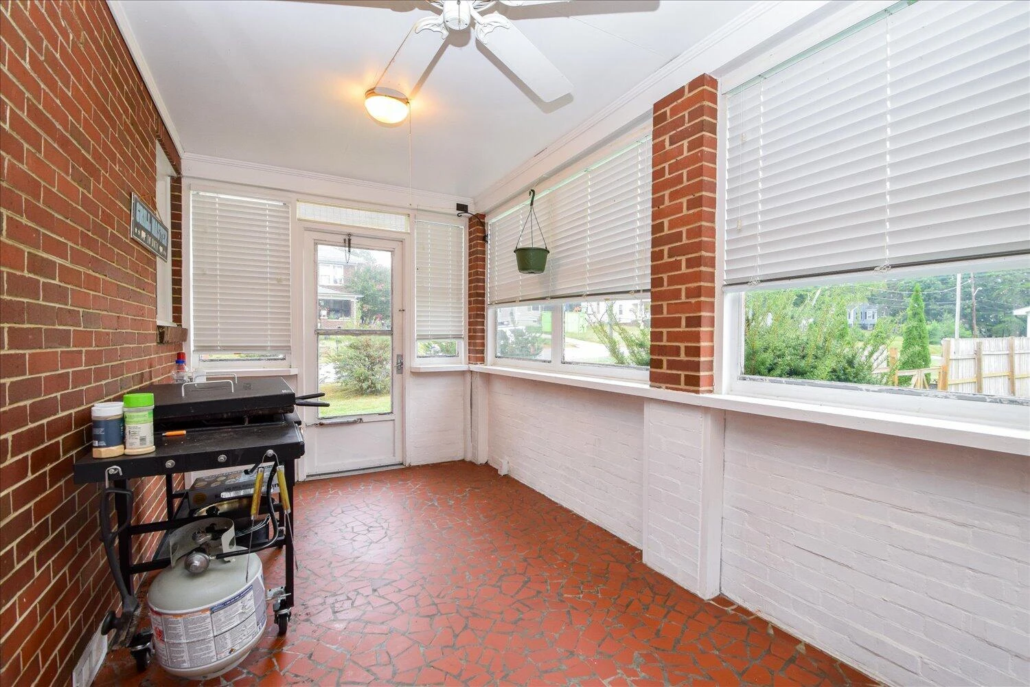 4124 Vermont AVE NW - Photo 19