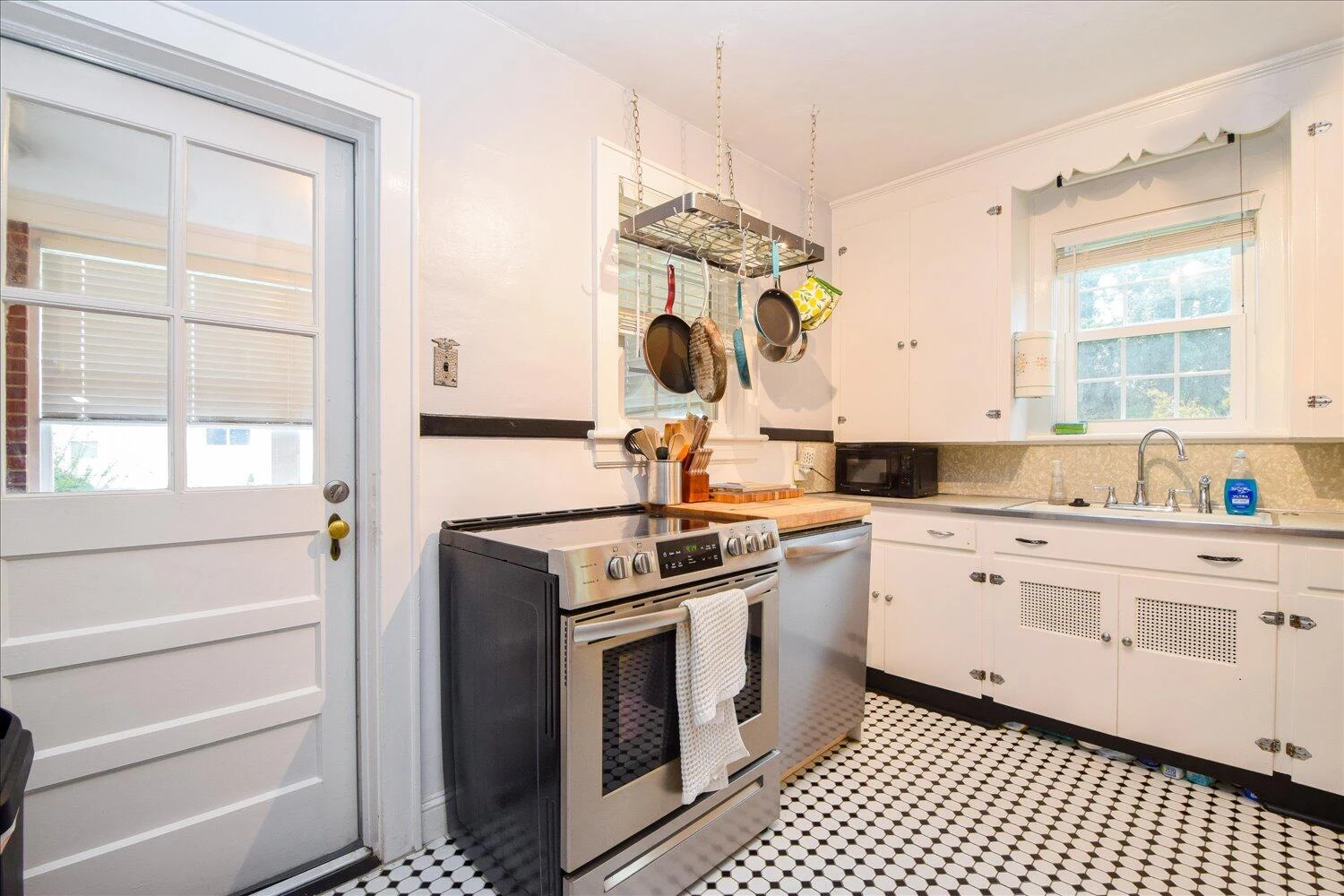 4124 Vermont AVE NW - Photo 8