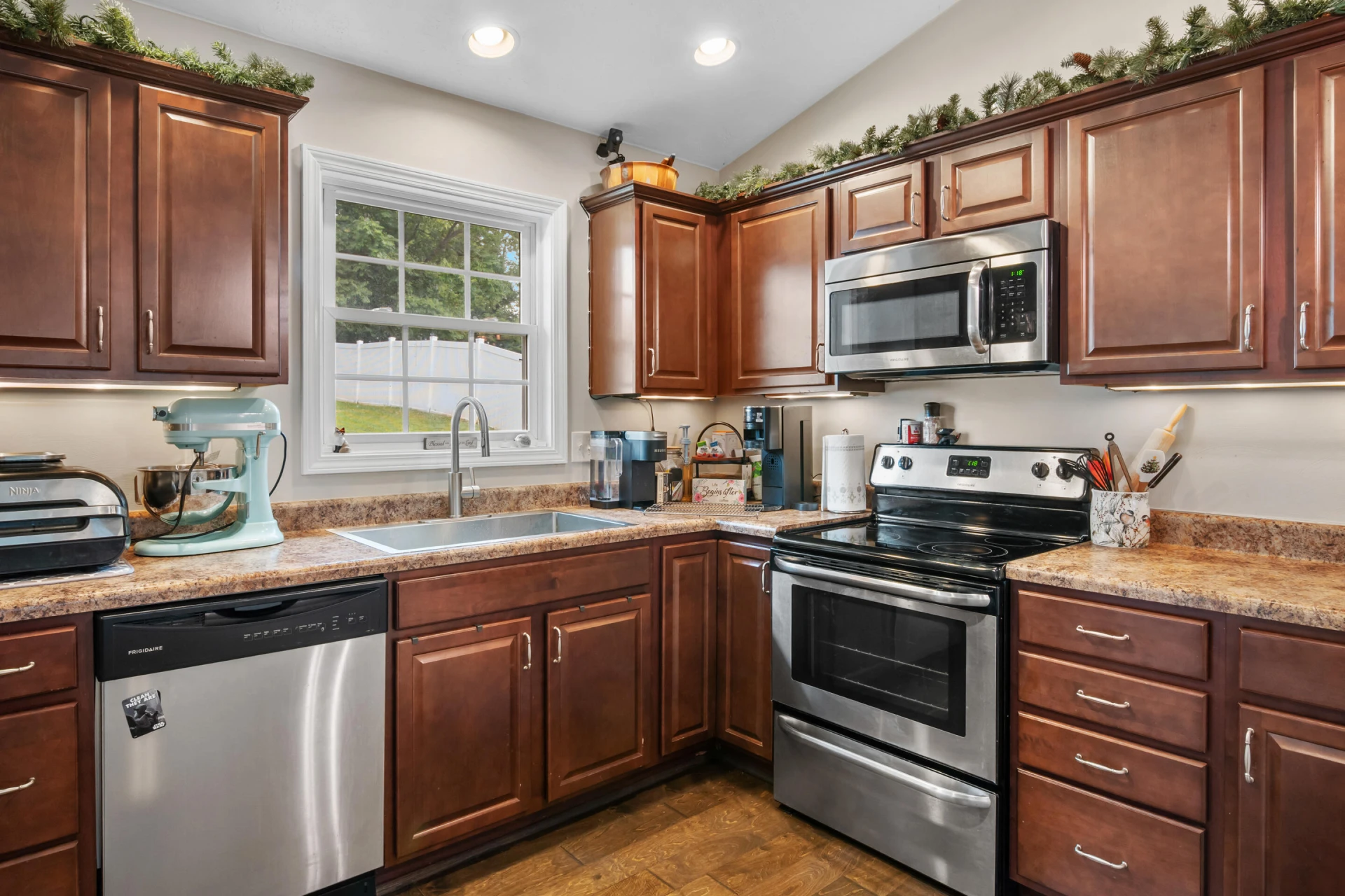 1109 Stoutamire DR - Photo 17