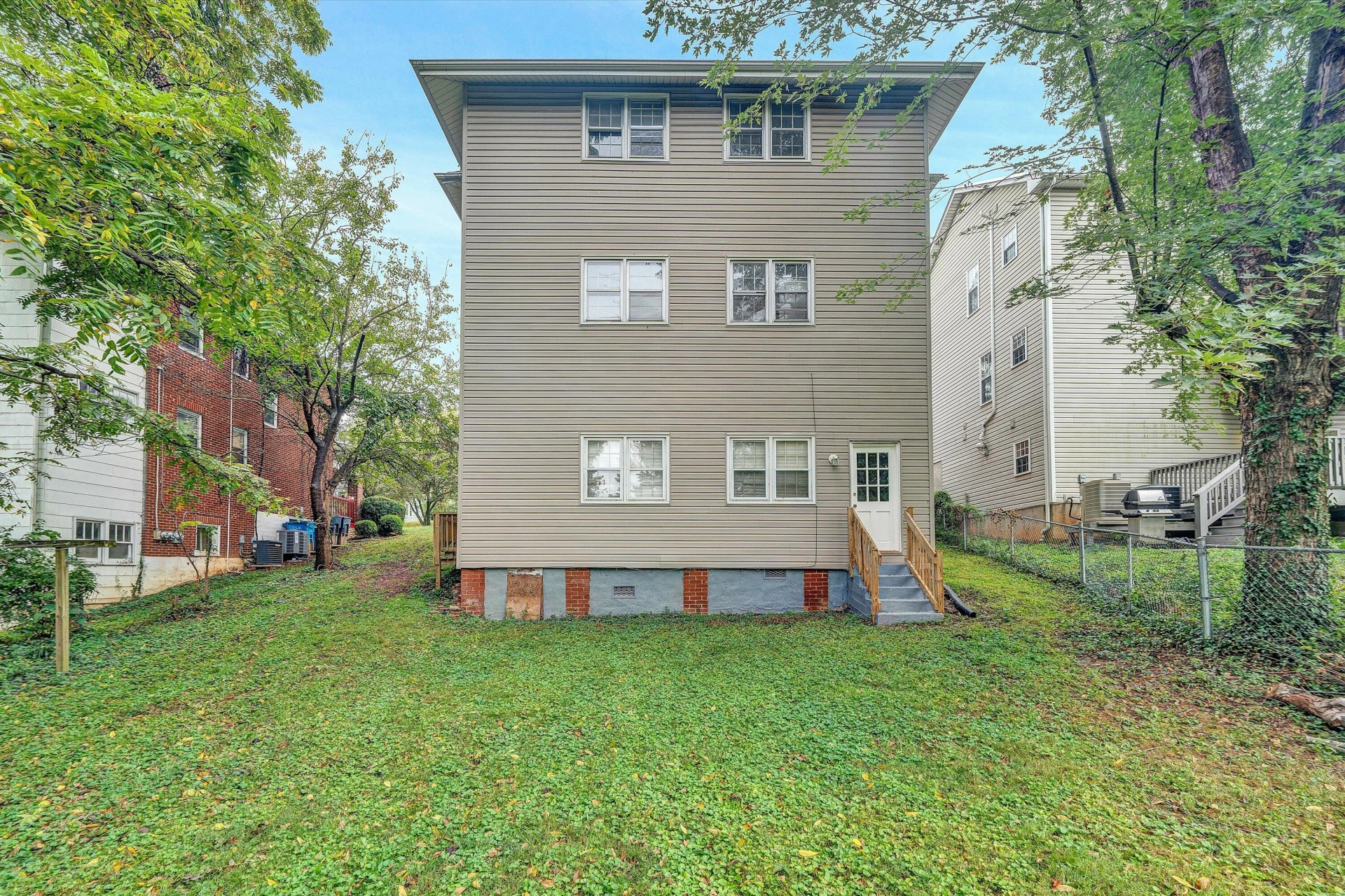 2023 Berkley AVE SW - Photo 10