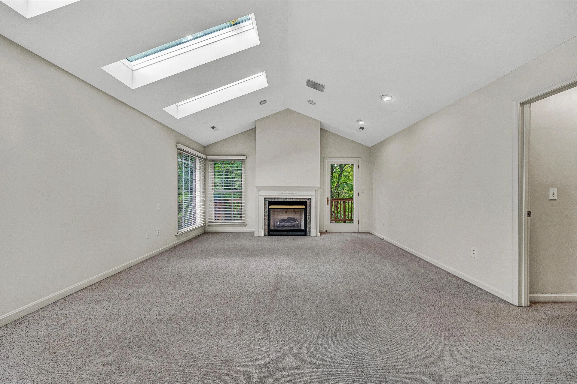 2644 Willowlawn ST - Photo 18