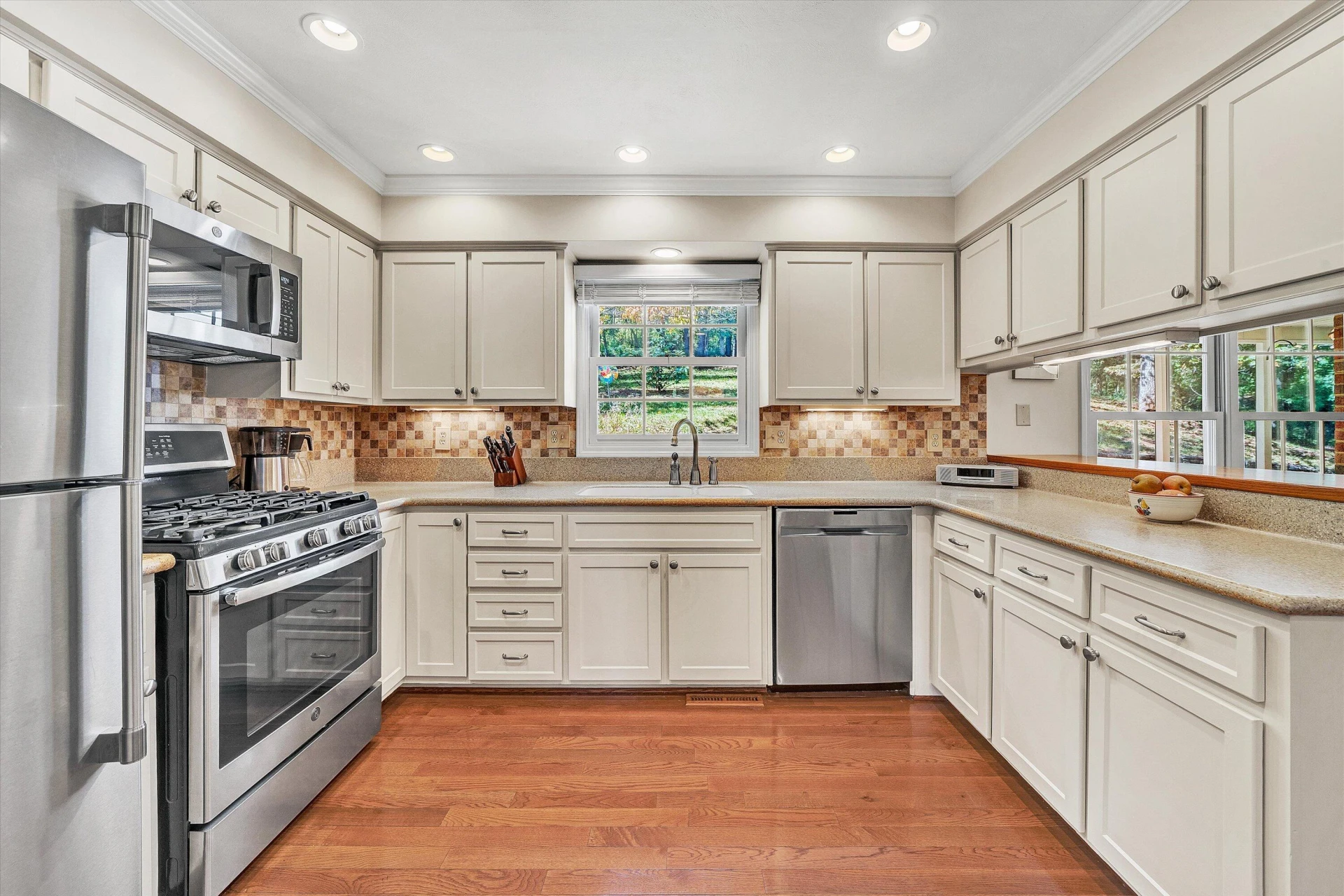 4739 Hickory Hill DR - Photo 12
