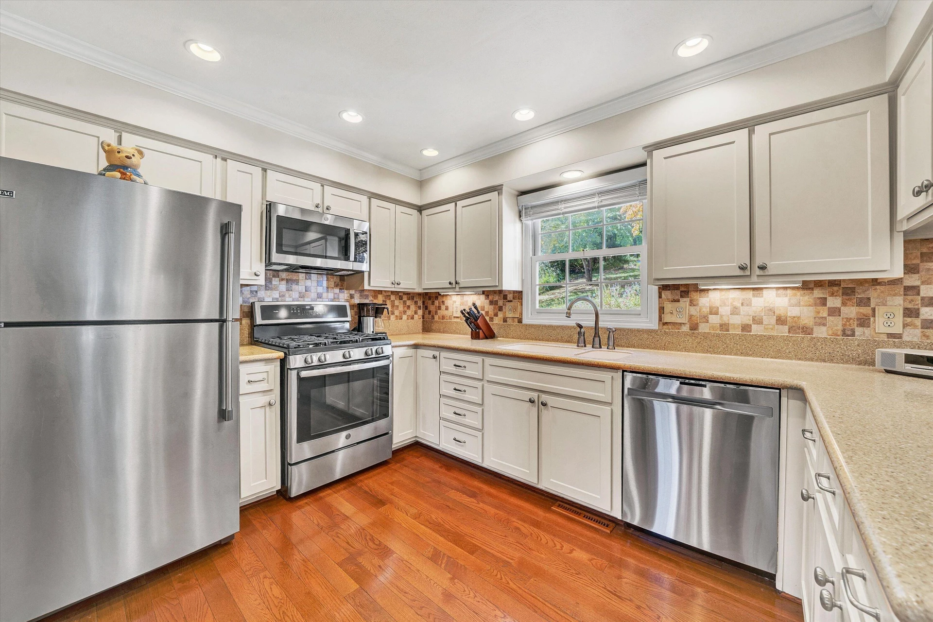 4739 Hickory Hill DR - Photo 13