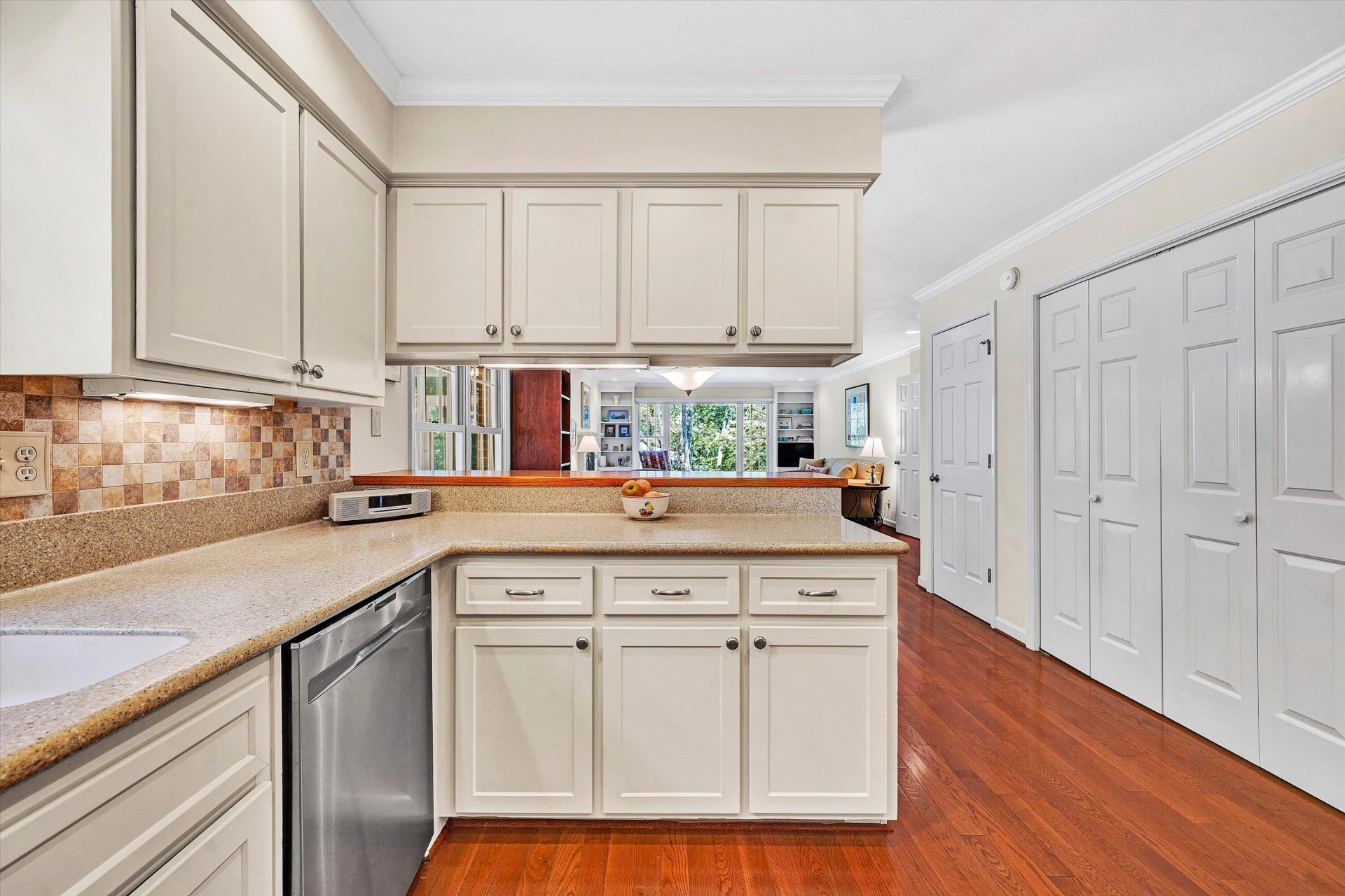 4739 Hickory Hill DR - Photo 16