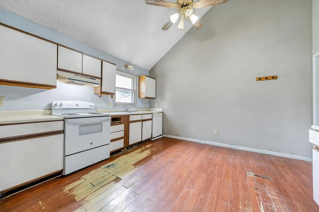 2321 Dunkirk AVE NE - Photo 10