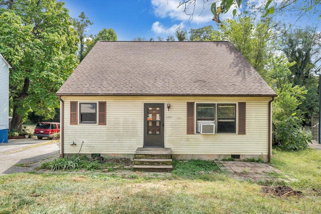 2321 Dunkirk AVE NE - Photo 2