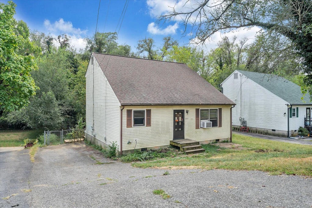 2321 Dunkirk AVE NE - Photo 3