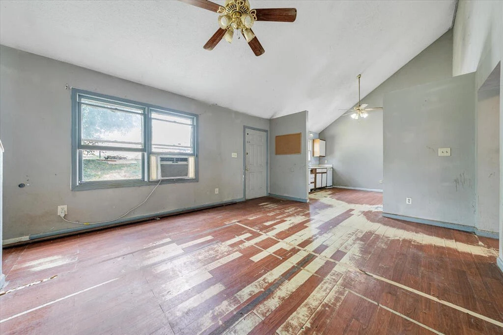 2321 Dunkirk AVE NE - Photo 4