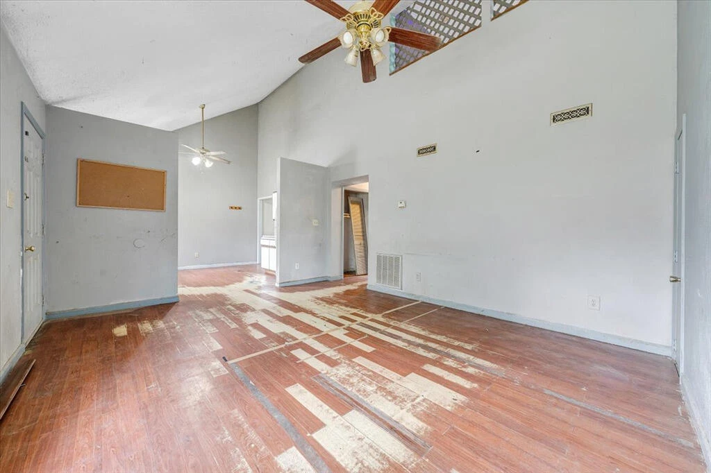 2321 Dunkirk AVE NE - Photo 5