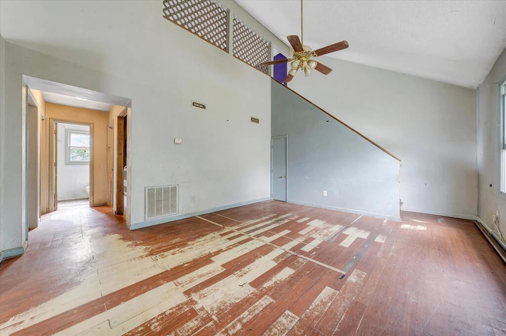 2321 Dunkirk AVE NE - Photo 6