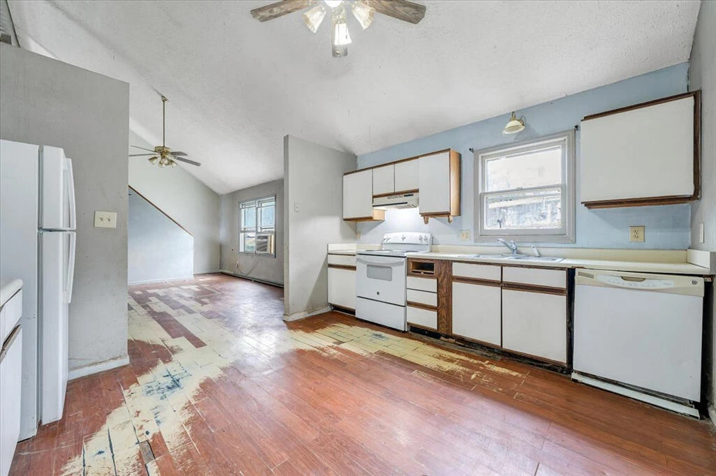 2321 Dunkirk AVE NE - Photo 8
