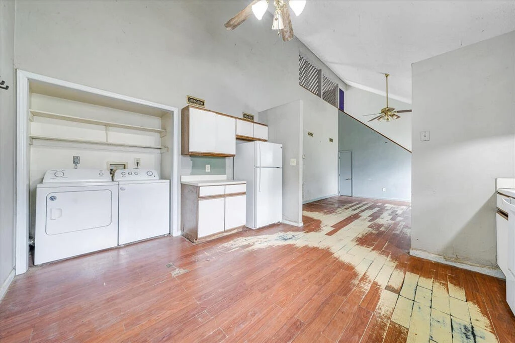 2321 Dunkirk AVE NE - Photo 9