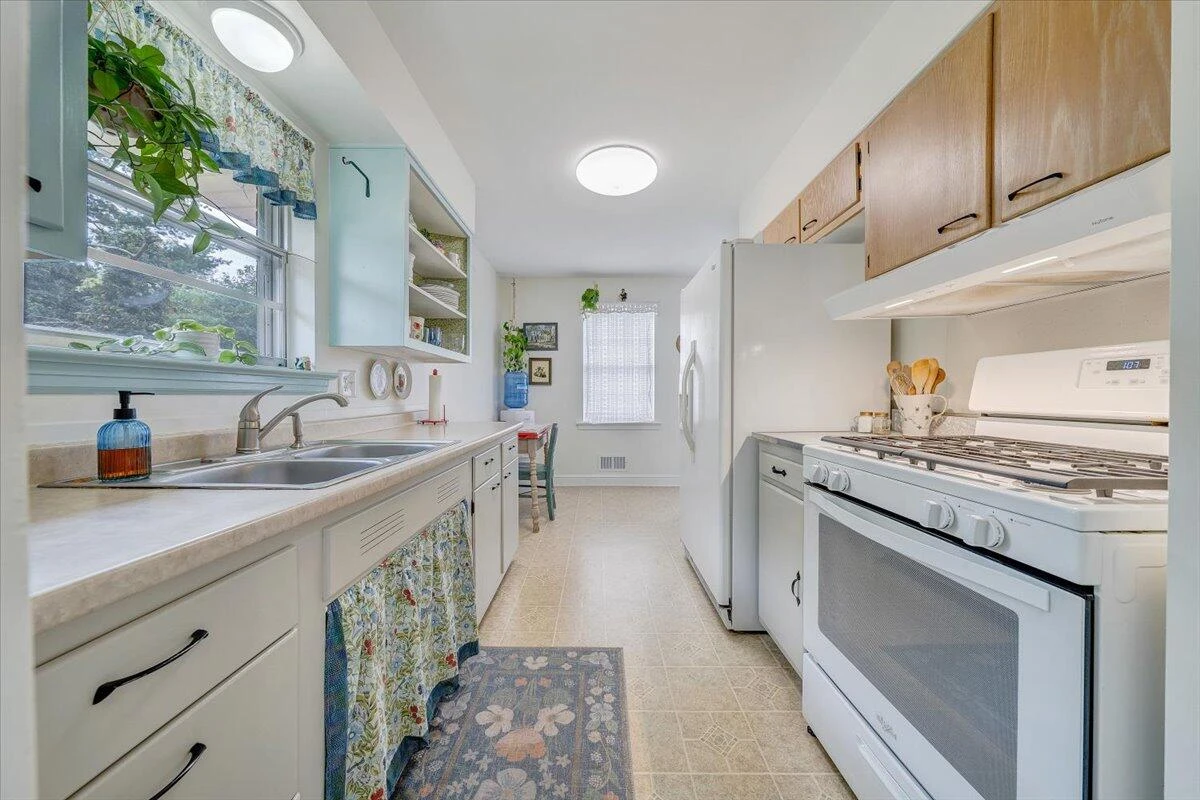 1410 Orchard DR - Photo 11
