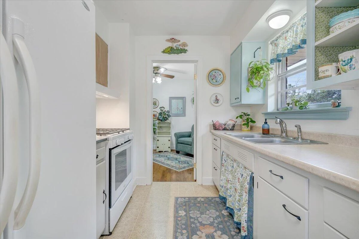 1410 Orchard DR - Photo 13