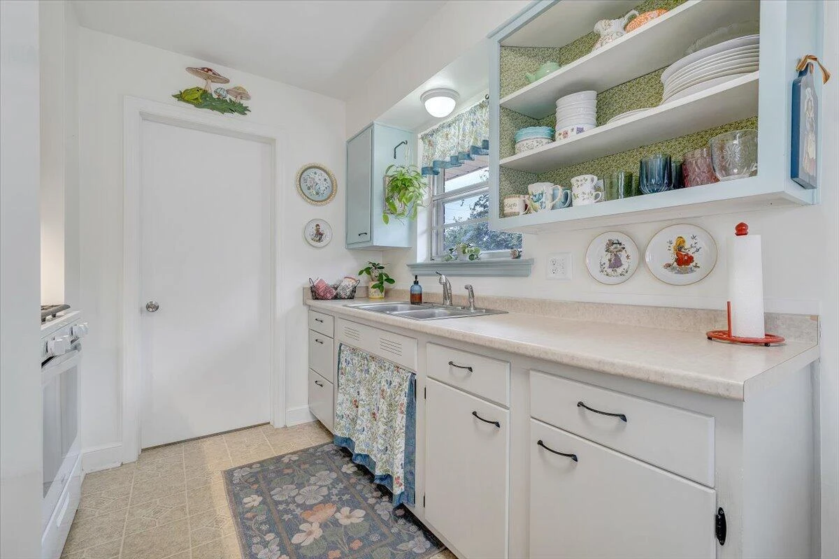 1410 Orchard DR - Photo 14