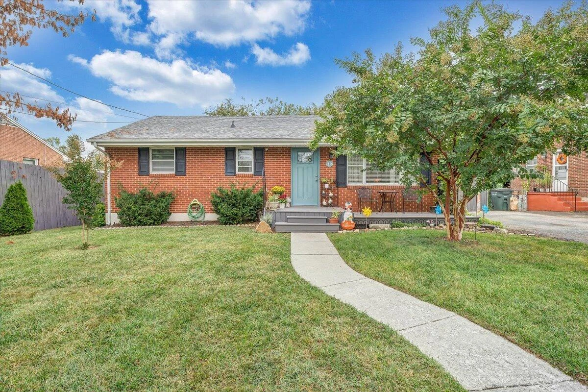 1410 Orchard DR - Photo 2