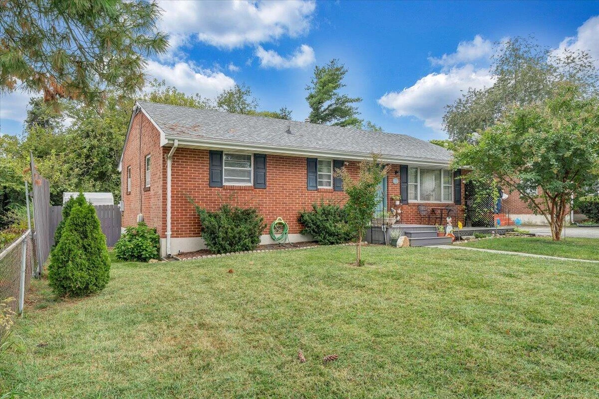 1410 Orchard DR - Photo 4