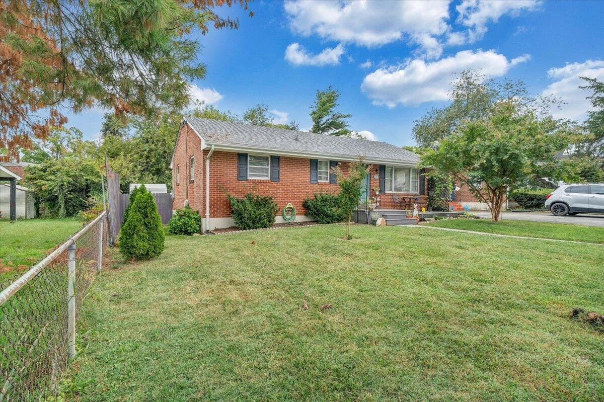1410 Orchard DR - Photo 5