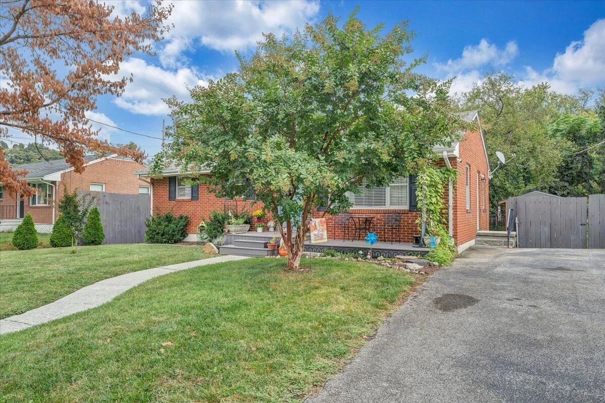 1410 Orchard DR - Photo 6