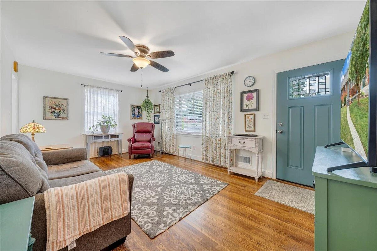 1410 Orchard DR - Photo 7