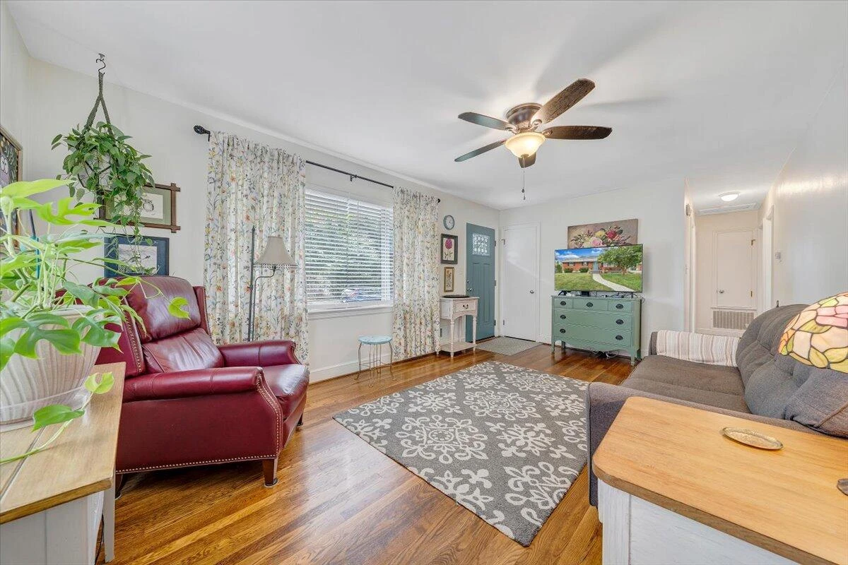 1410 Orchard DR - Photo 8