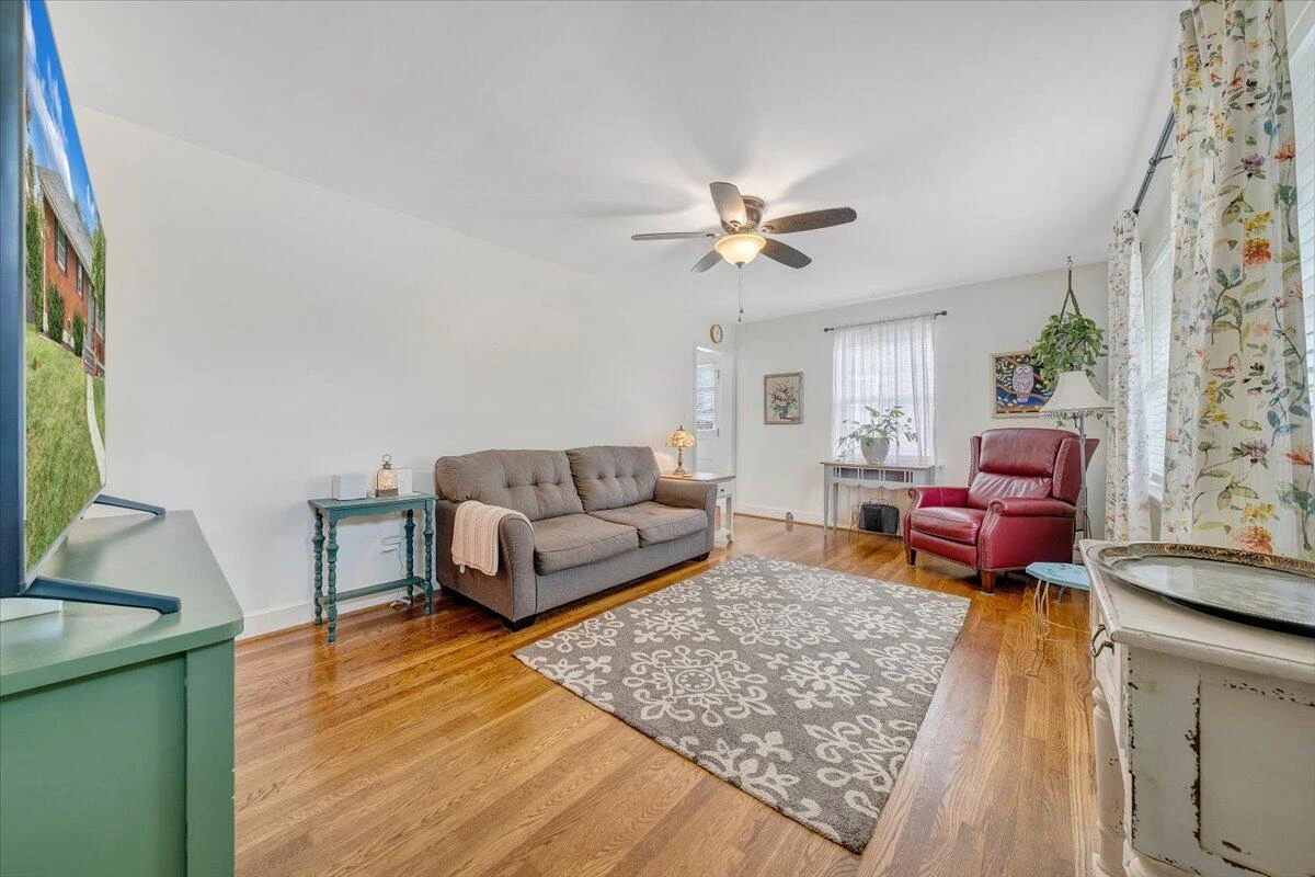 1410 Orchard DR - Photo 9