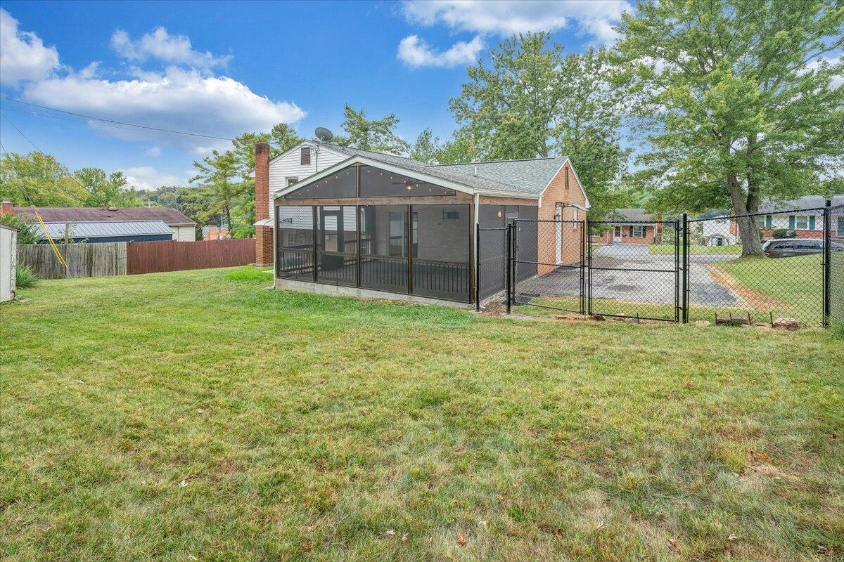2915 Diplomat DR - Photo 17
