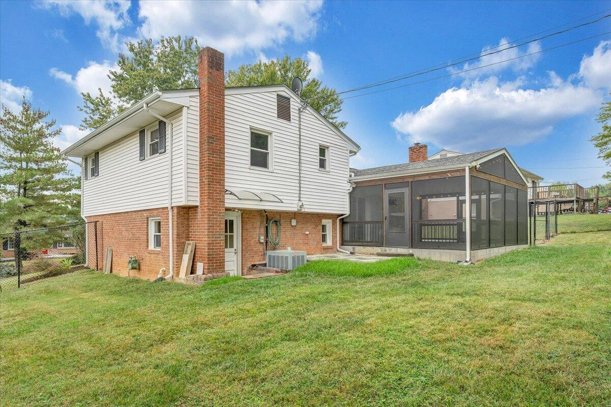 2915 Diplomat DR - Photo 18