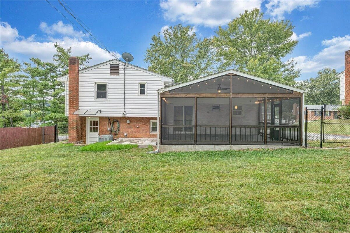 2915 Diplomat DR - Photo 12