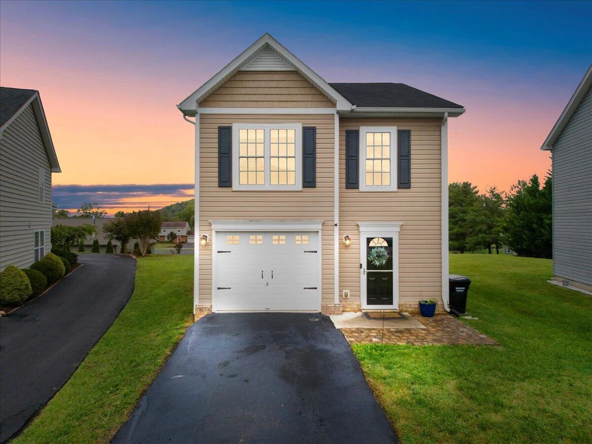2606 Paddington Station LN