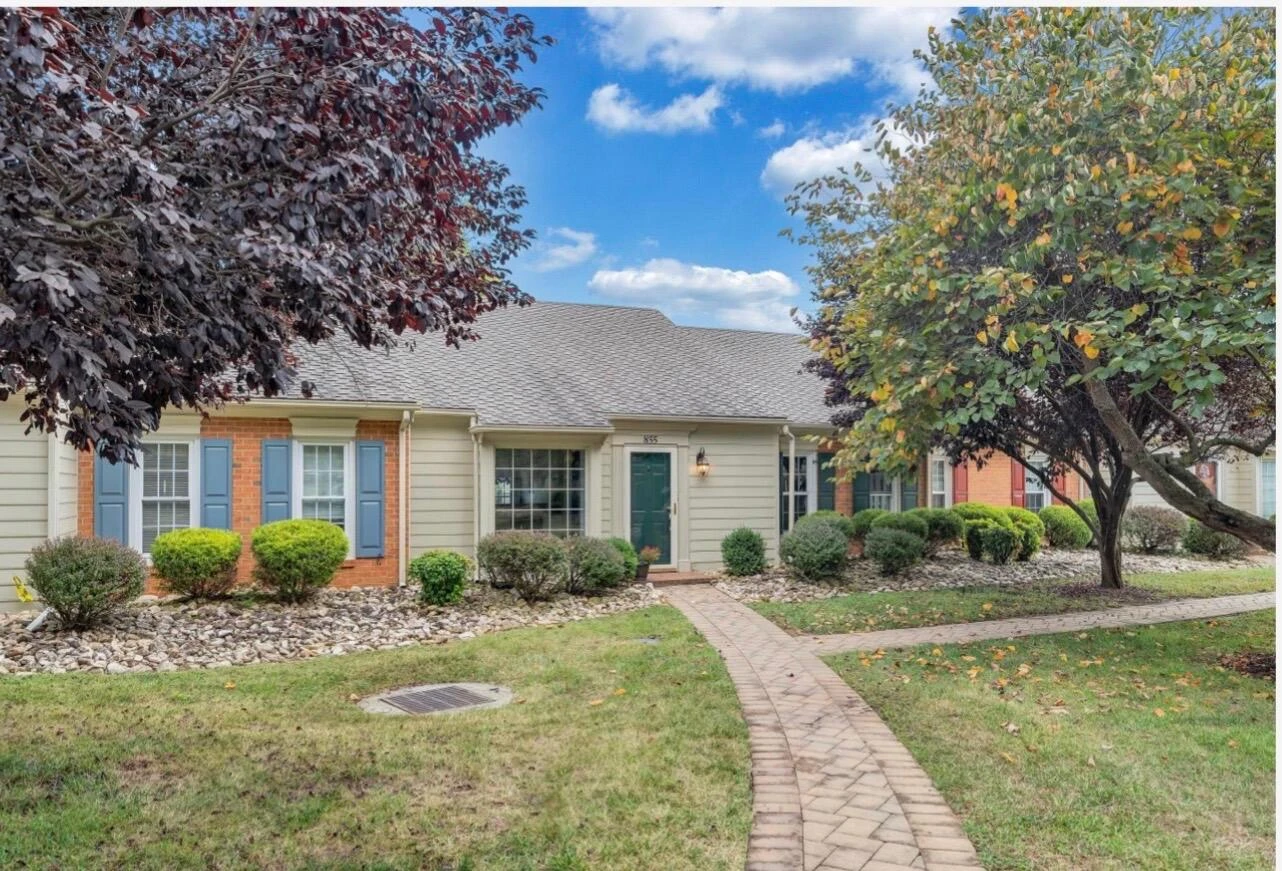 855 Stonegate CT