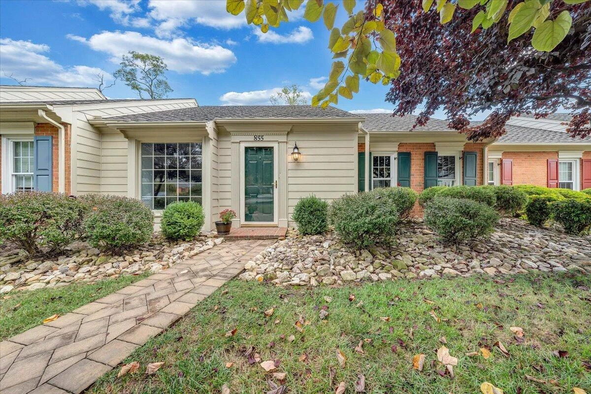 855 Stonegate CT - Photo 2