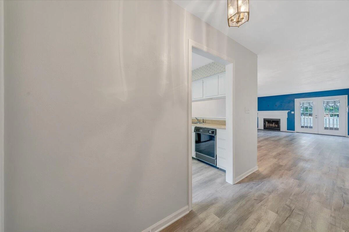 855 Stonegate CT - Photo 3