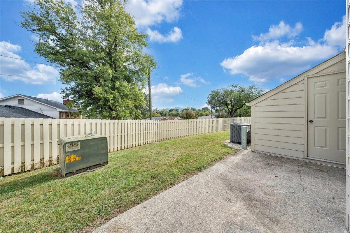 855 Stonegate CT - Photo 30