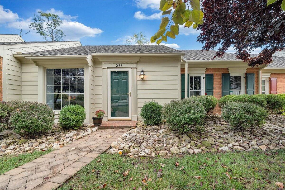 855 Stonegate CT - Photo 36