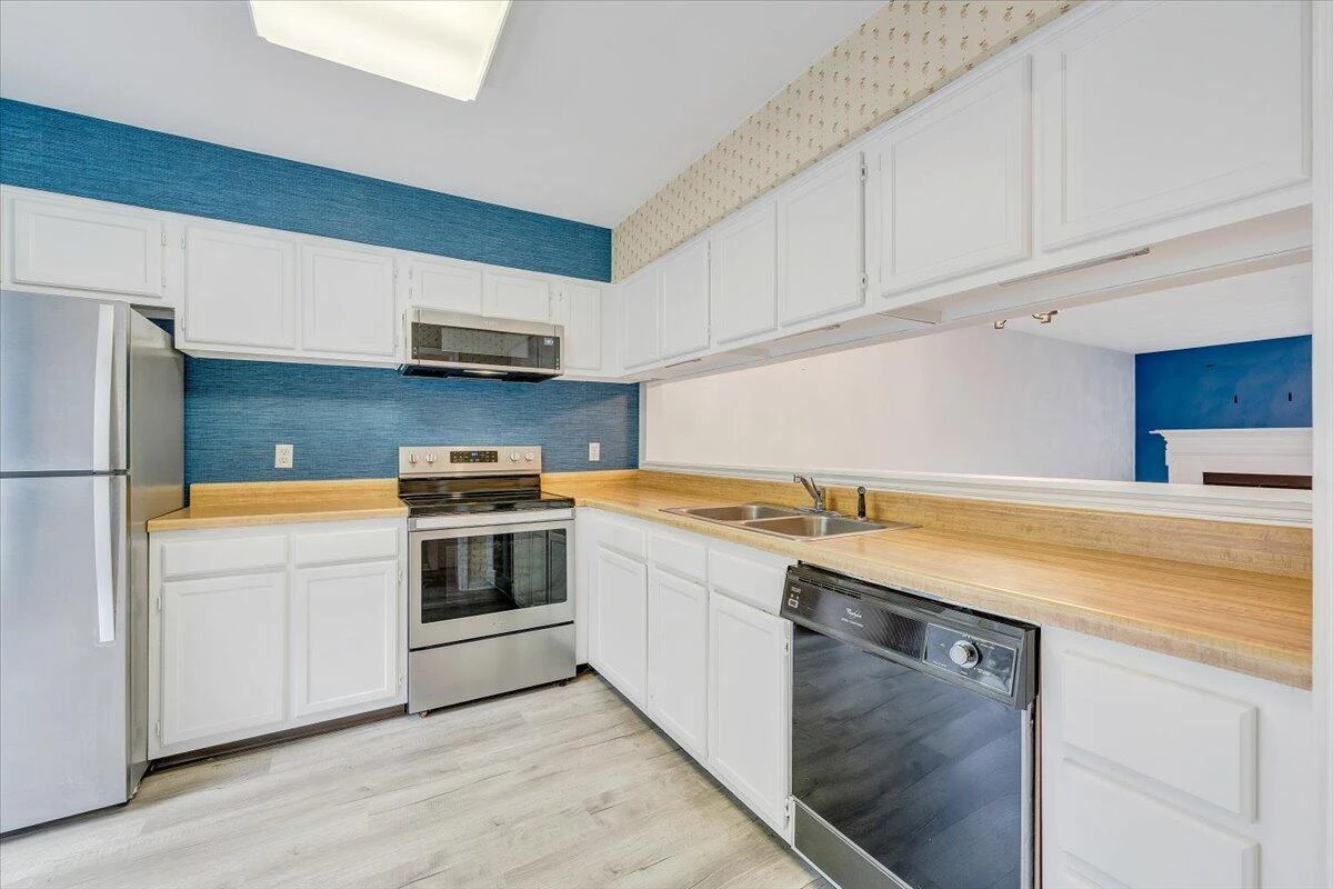 855 Stonegate CT - Photo 5
